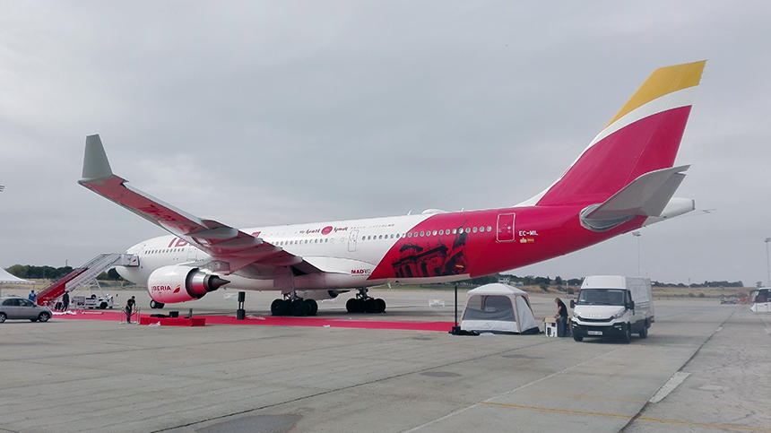 Tokyo madrid iberia adhetec adhesif decoration avion