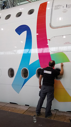 adhetec decore les avions air france pour les jo de paris 2024