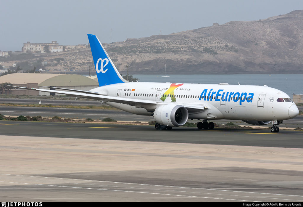 AIR EUROPA PERSONALIZES AN AIRCRAFT